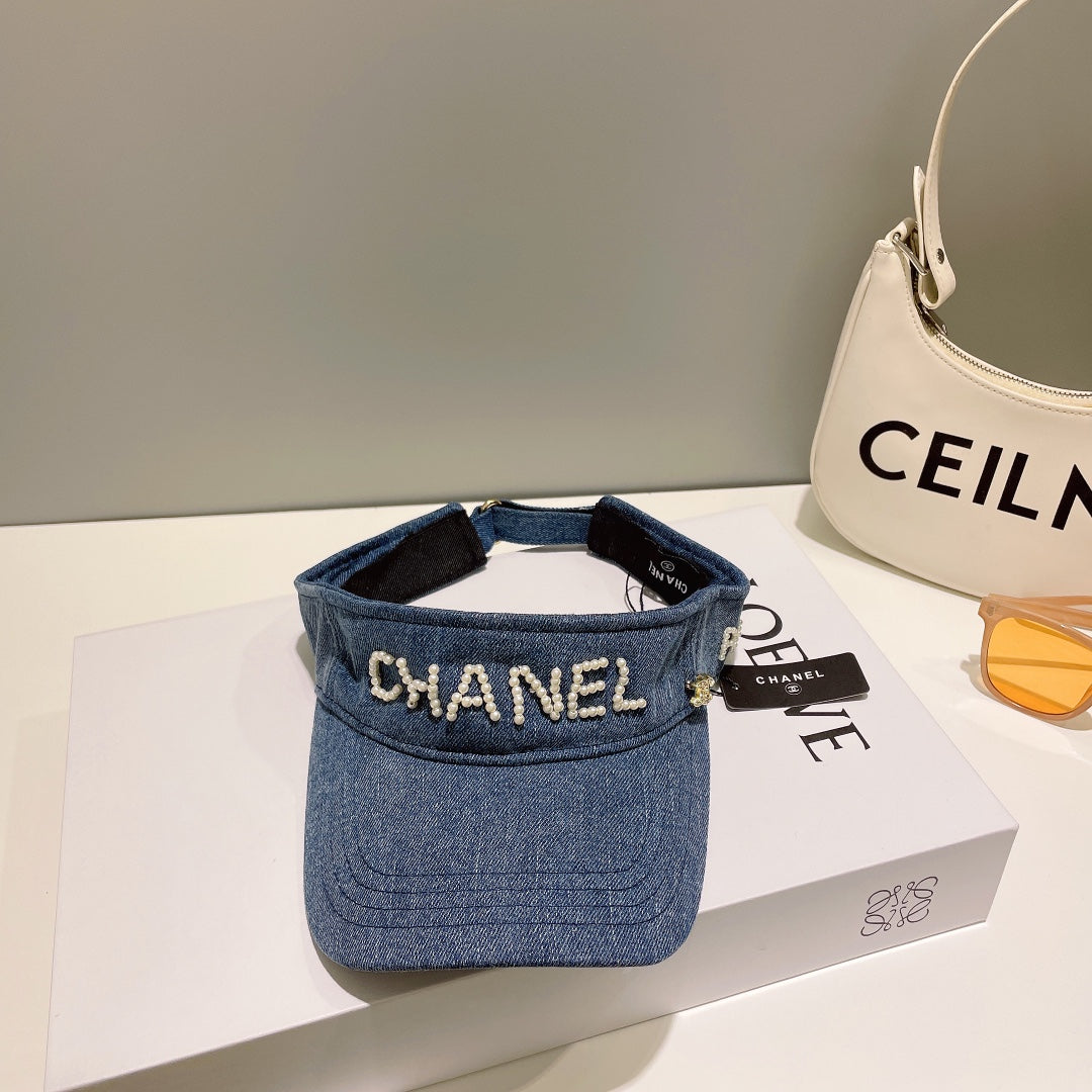 Gorra vacía vaquera con perlas del abecedario