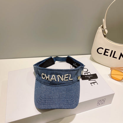 Gorra vacía vaquera con perlas del abecedario