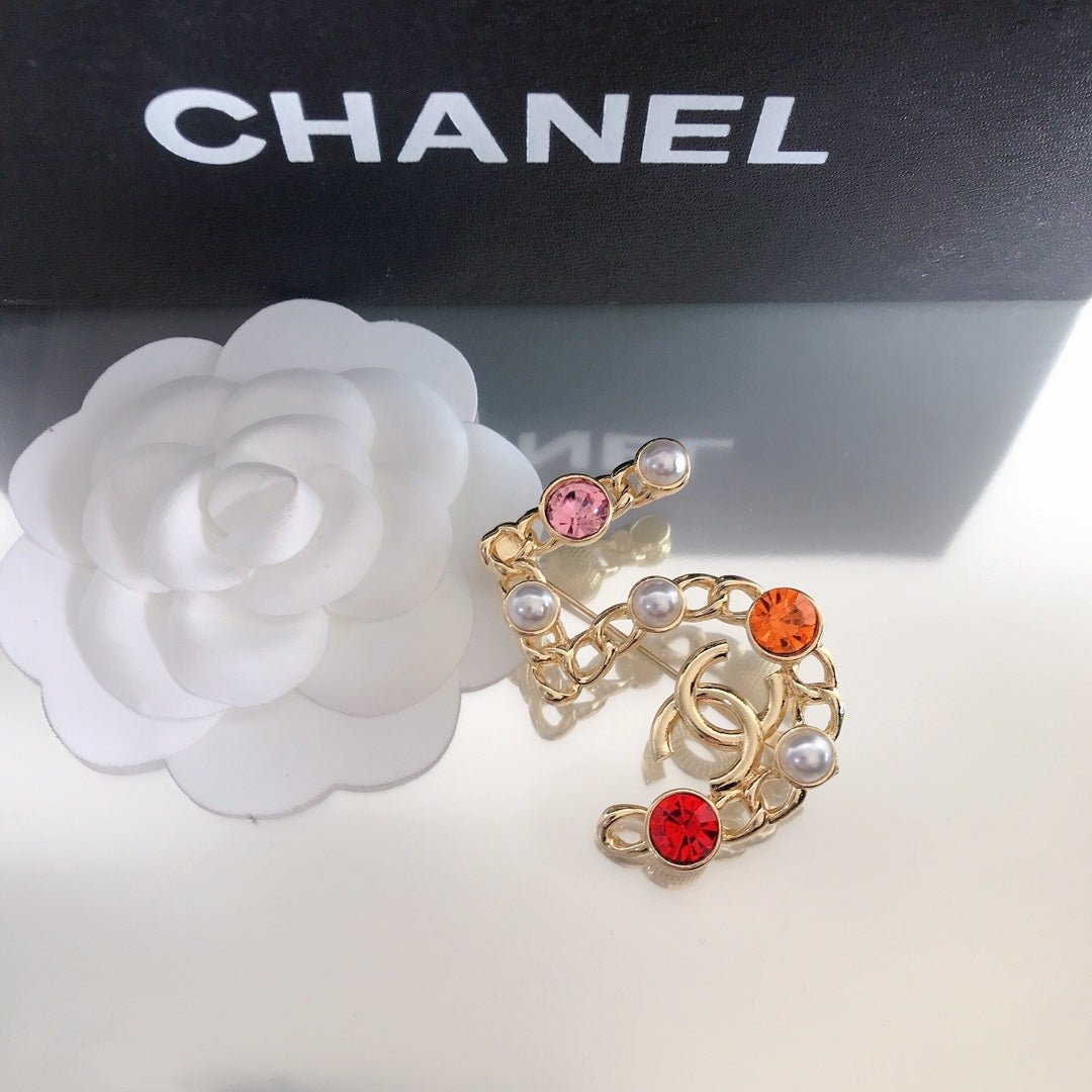 Broche Lucky 5 de perlas y diamantes