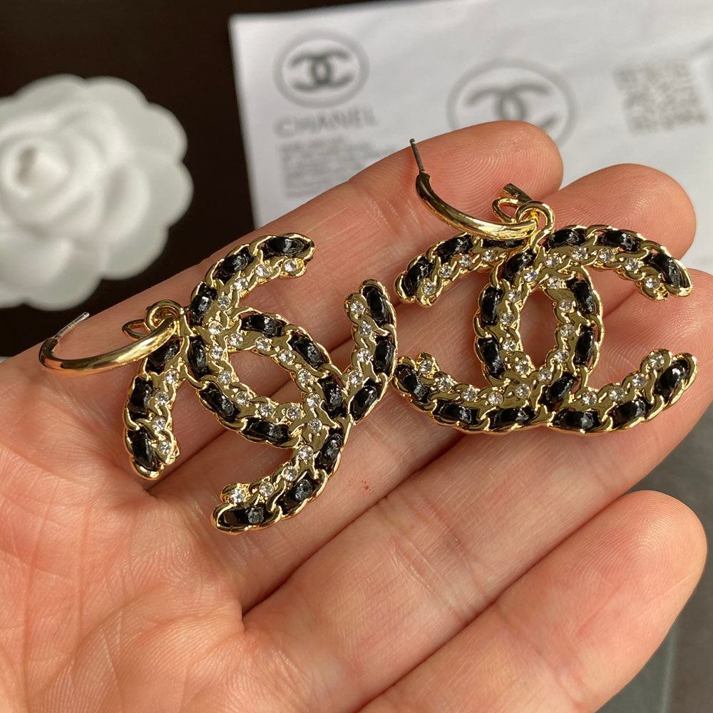 Pendientes colgantes de cuero negro y dorado