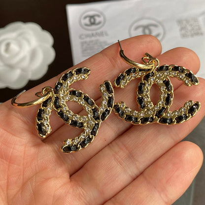 Boucles d'oreilles pendantes en cuir noir et or