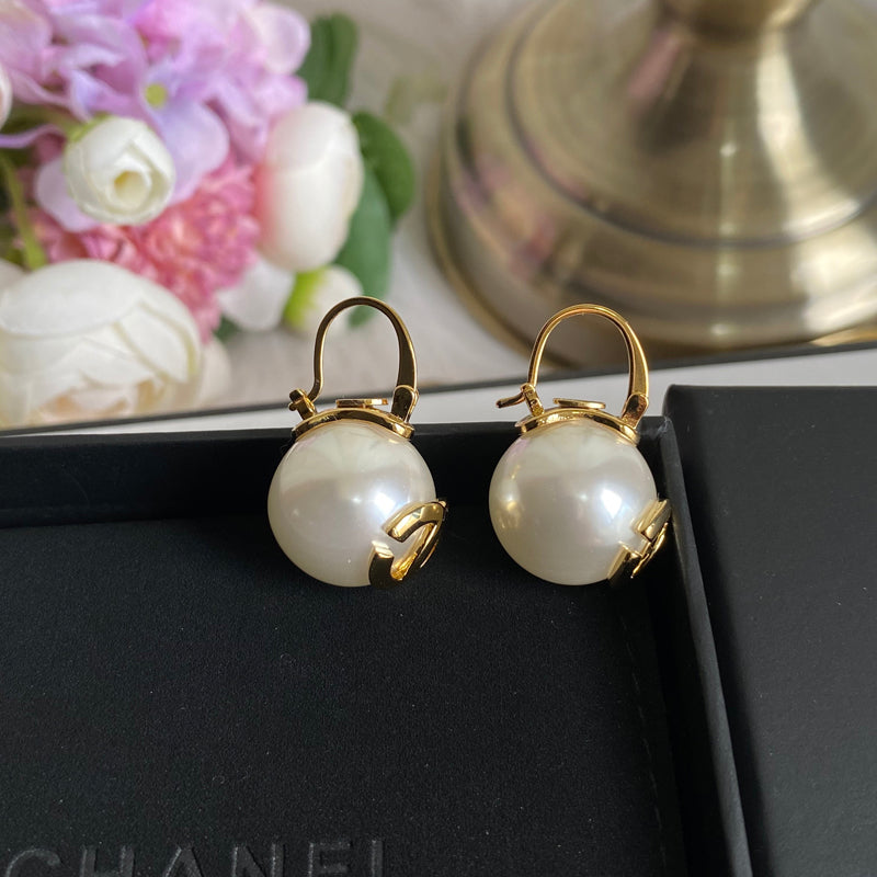 Aretes retro de perlas con baño de oro