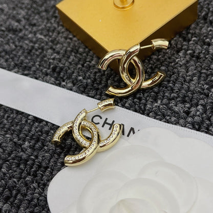 Boucles d'oreilles élégantes en or et diamants