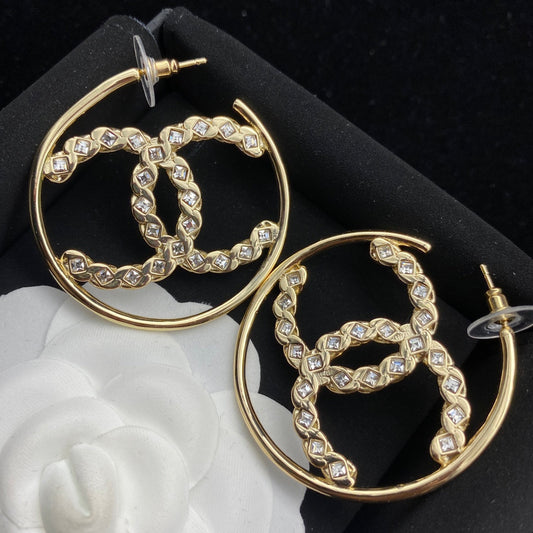 Boucles d'oreilles créoles avec lettre en diamant