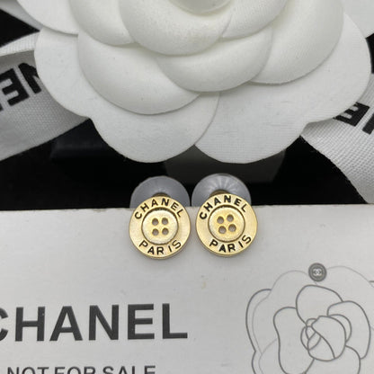 Aretes de botón con grabado de logotipo creativo