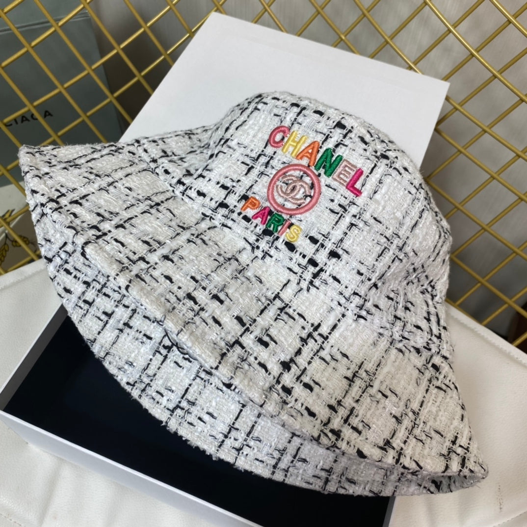 Sombrero de cubo bordado colorido de moda