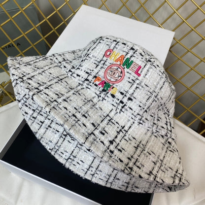 Sombrero de cubo bordado colorido de moda