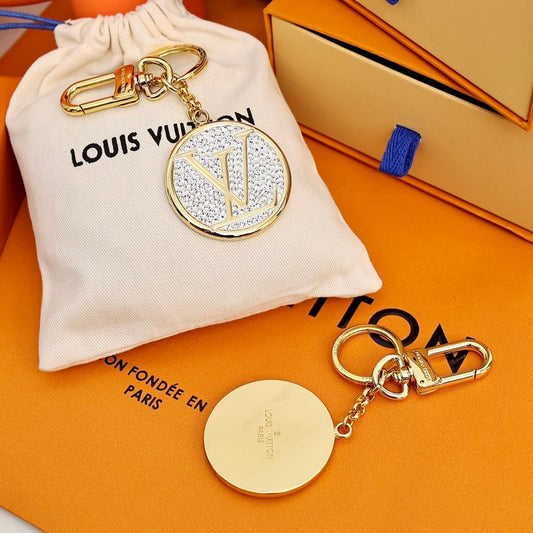 Porte-clés pendentif rond entièrement serti de diamants