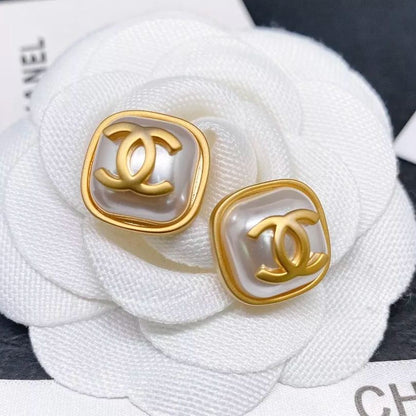 Pendientes de perlas cuadrados