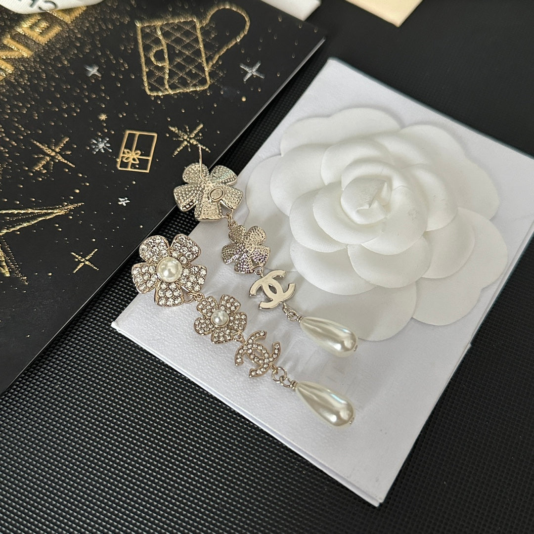 Pendientes Vintage de Doble Flor con Diamantes de Imitación