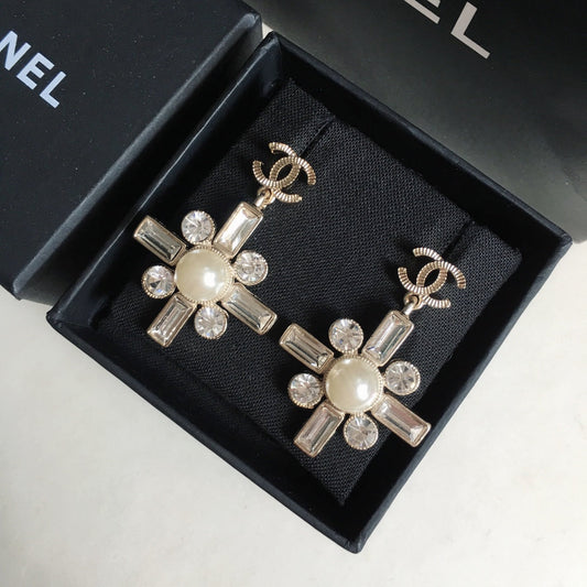 Boucles d'oreilles perles et diamants carrés de tempérament