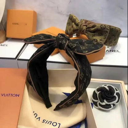 Diadema con lazo bordado estampado