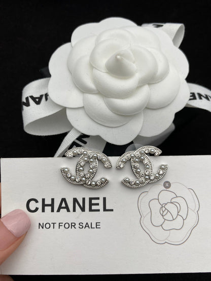 Pendientes de doble C de perlas y diamantes