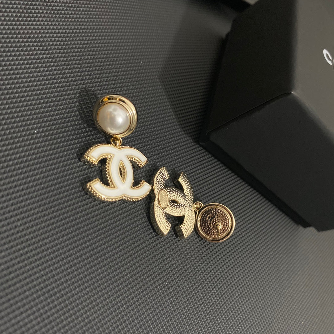 Pendientes de perlas de epoxi con carácter