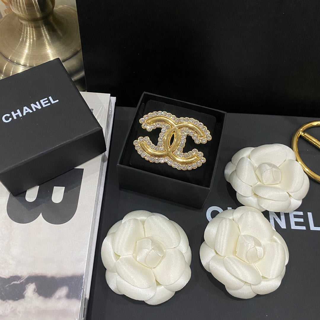 Broche de oro con diamantes de talla brillante de primera calidad
