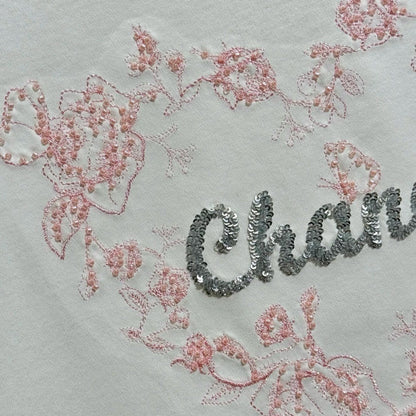 T-shirt brodé de sequins en forme de cœur