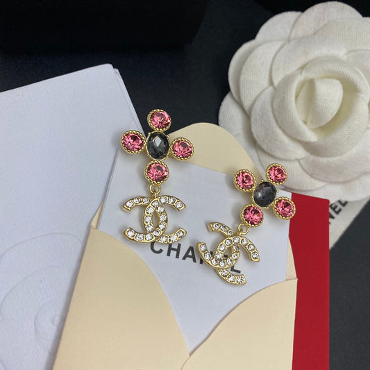 Boucles d'oreilles élégantes en forme de fleur de diamant