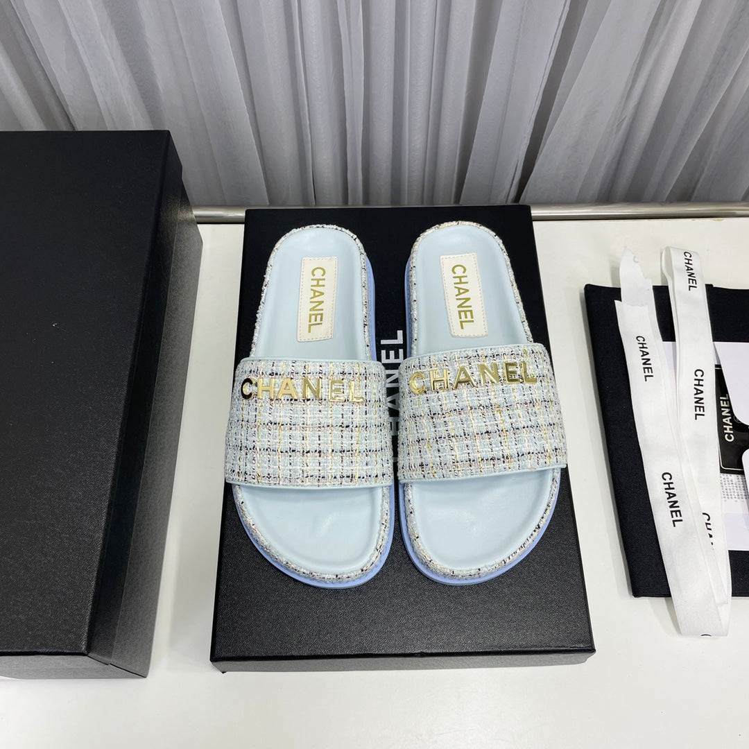 Sandalias planas clásicas de moda