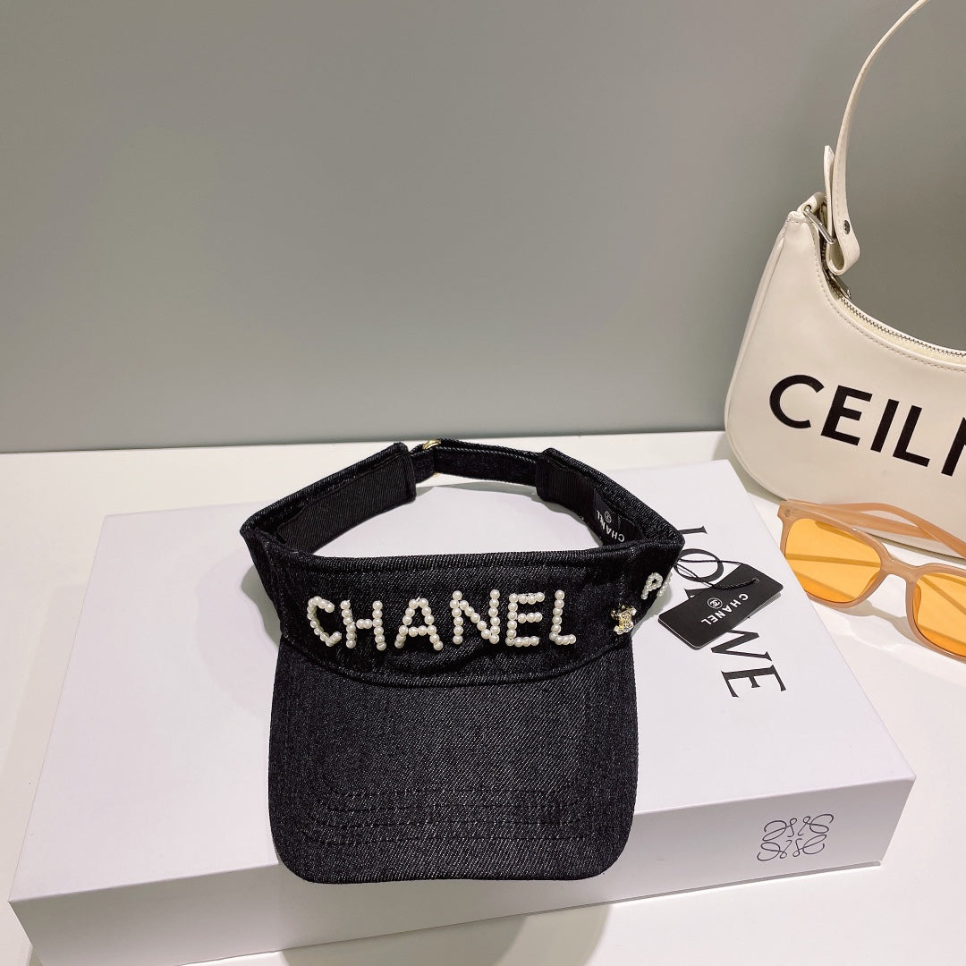Gorra vacía vaquera con perlas del abecedario
