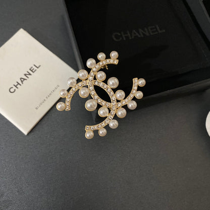 Broche de moda clásico