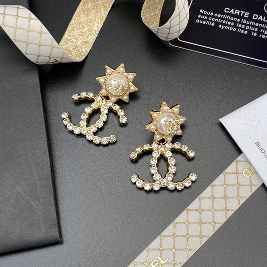 Pendientes Dobles C con Diamantes Completos de Temperamento
