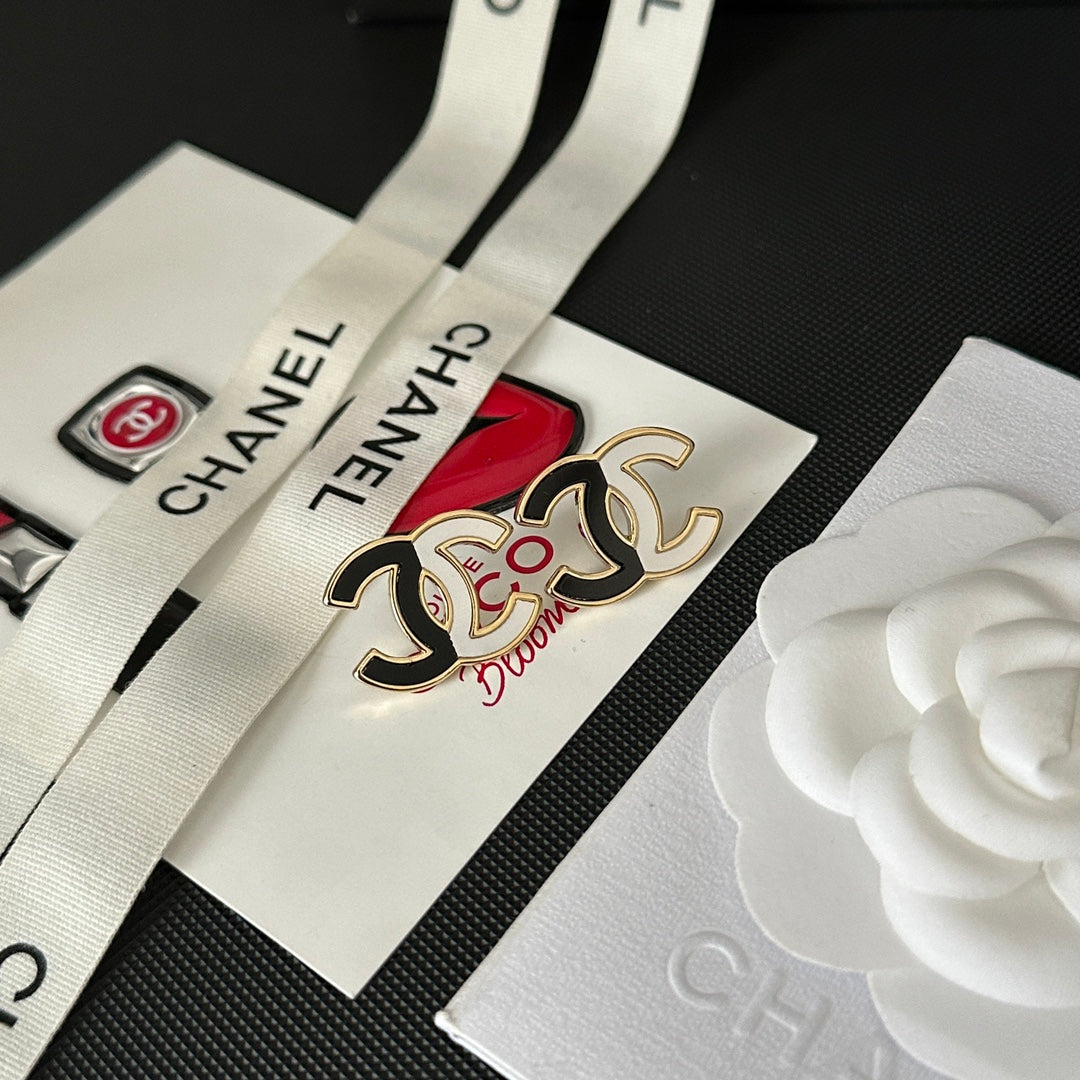 Pendientes de Tachuela con Logo y Panel de Color