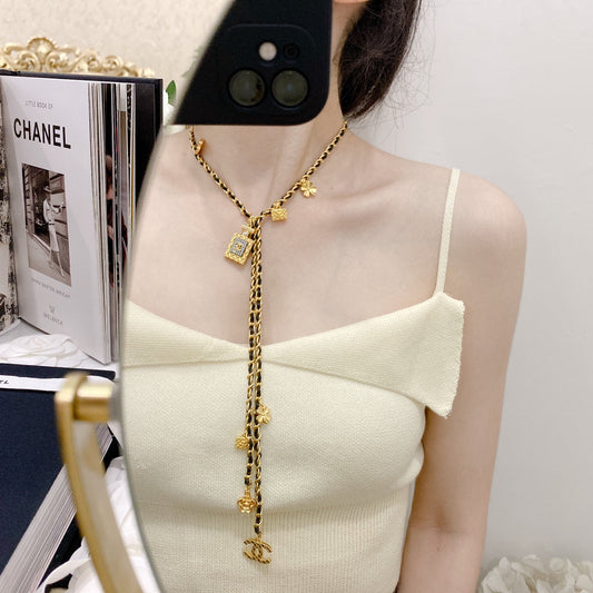 Long collier flacon de parfum