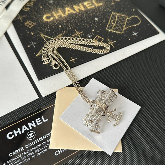 Collier pendentif arc en diamant