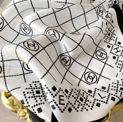 Foulard en soie élégant losange carré