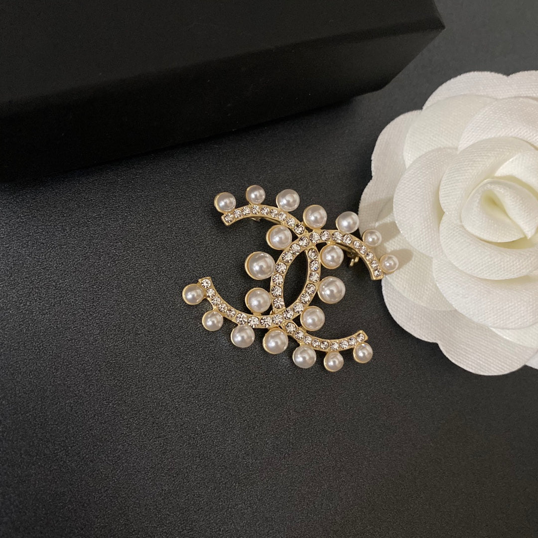 Broche de moda clásico