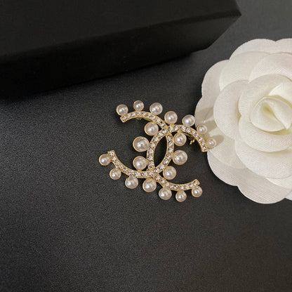 Broche de moda clásico