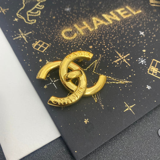 Broche dorée Lettres Électroplaquées