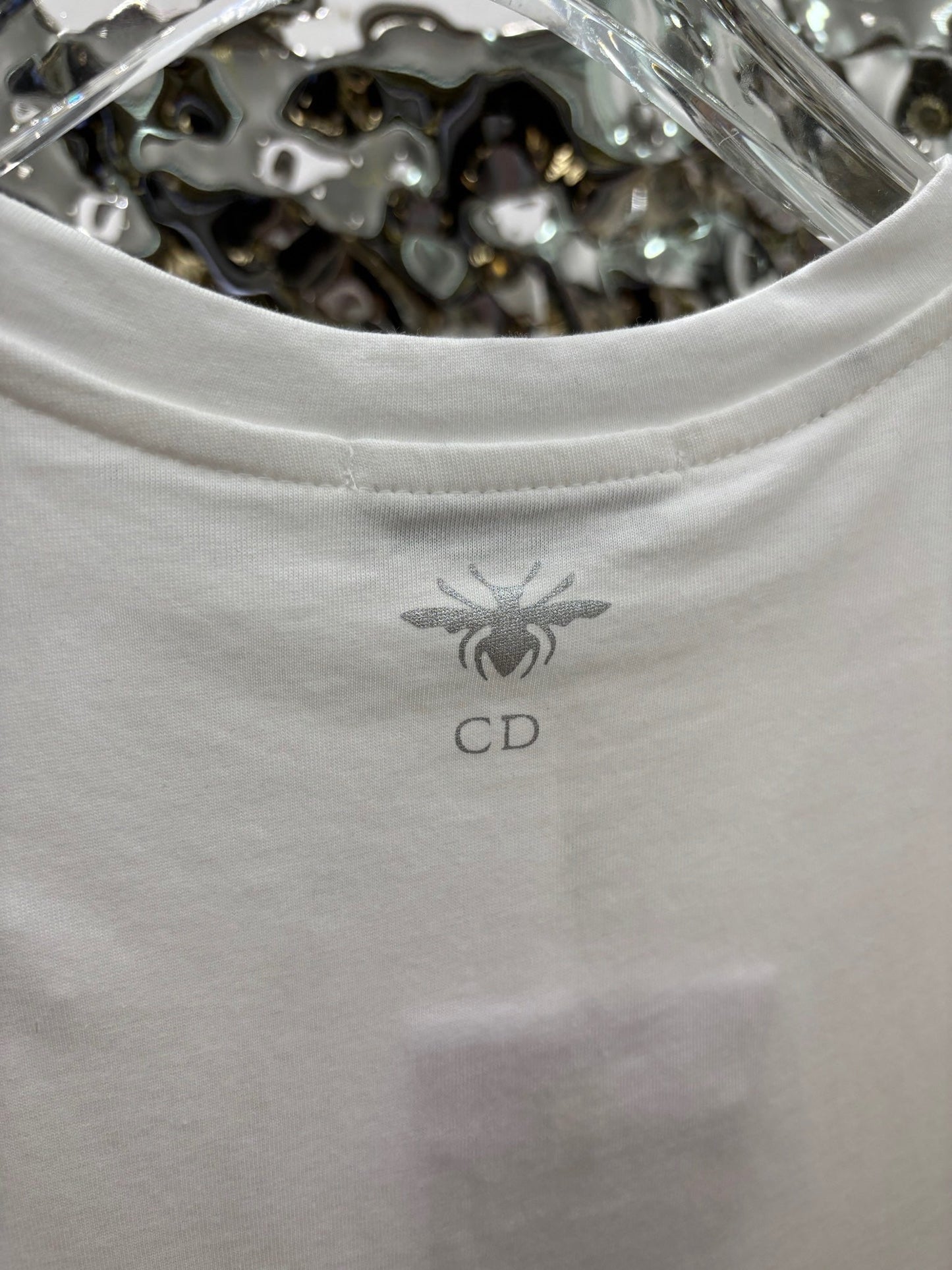 Nueva camiseta bordada de malla con mariposas