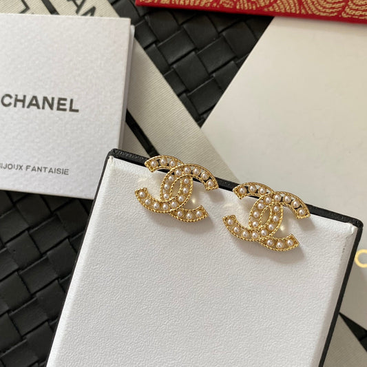 Boucles d'oreilles délicates ajourées avec perles