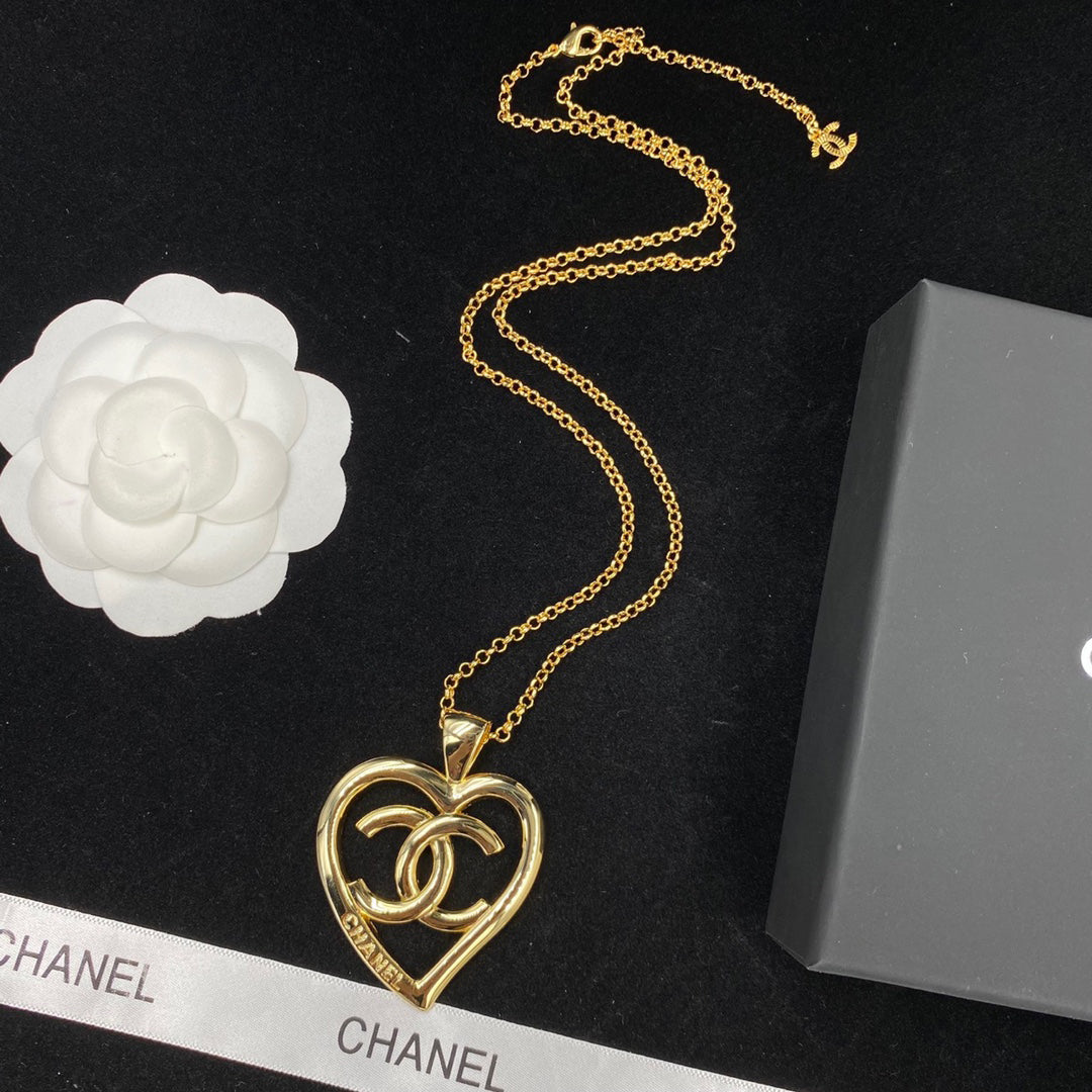 Collar con colgante de corazón grande