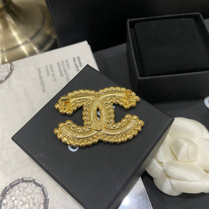 Broche de oro con diamantes de talla brillante de primera calidad