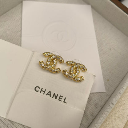 Clous d'oreilles logo étincelants en zircon