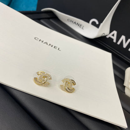 Puces d'oreilles en zircon étincelant