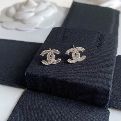 Pendientes brillantes para combinar con todo