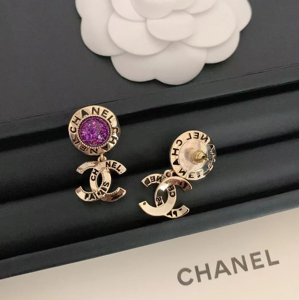 Pendientes de bola morada a la moda