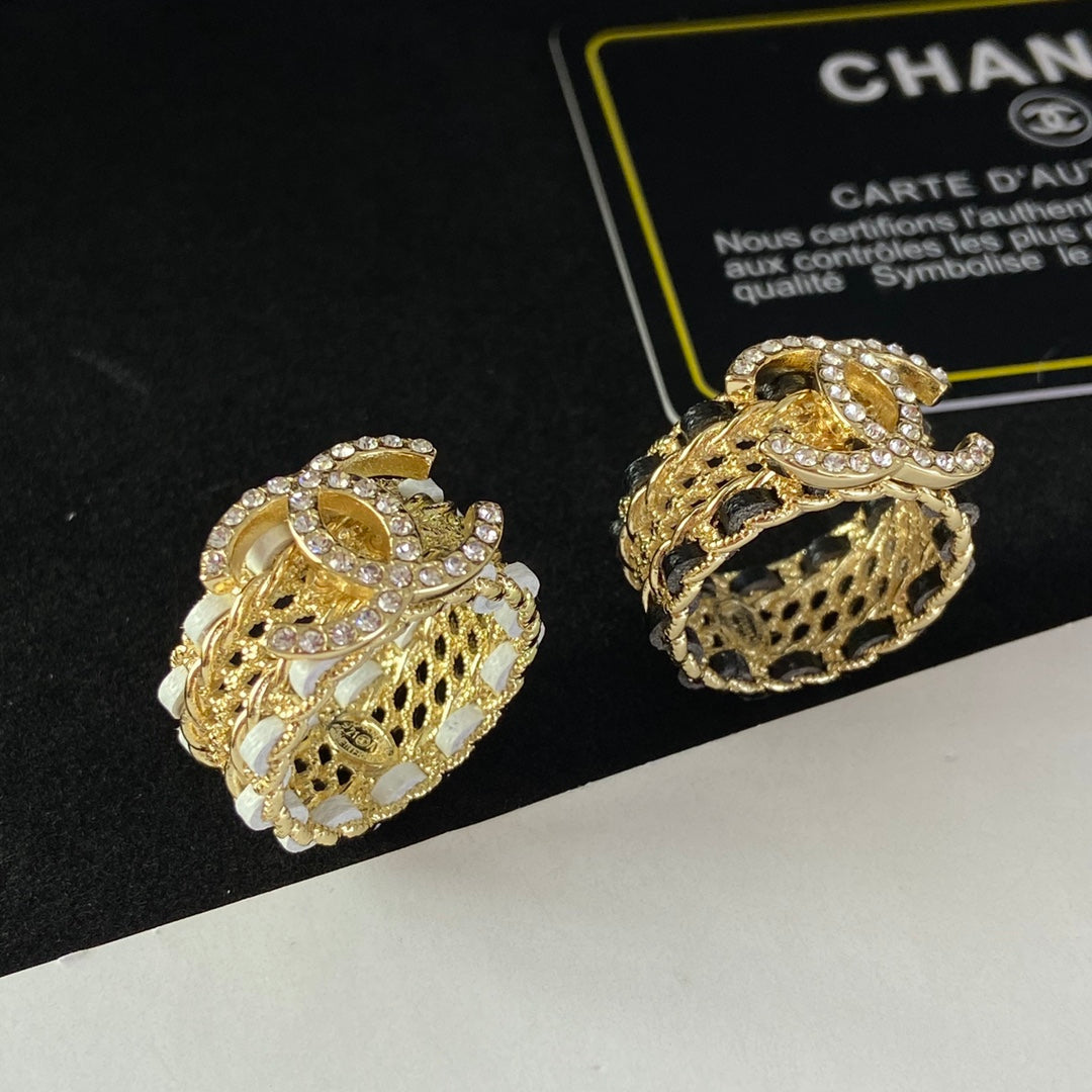 Anillo de cuero con temperamento fuerte
