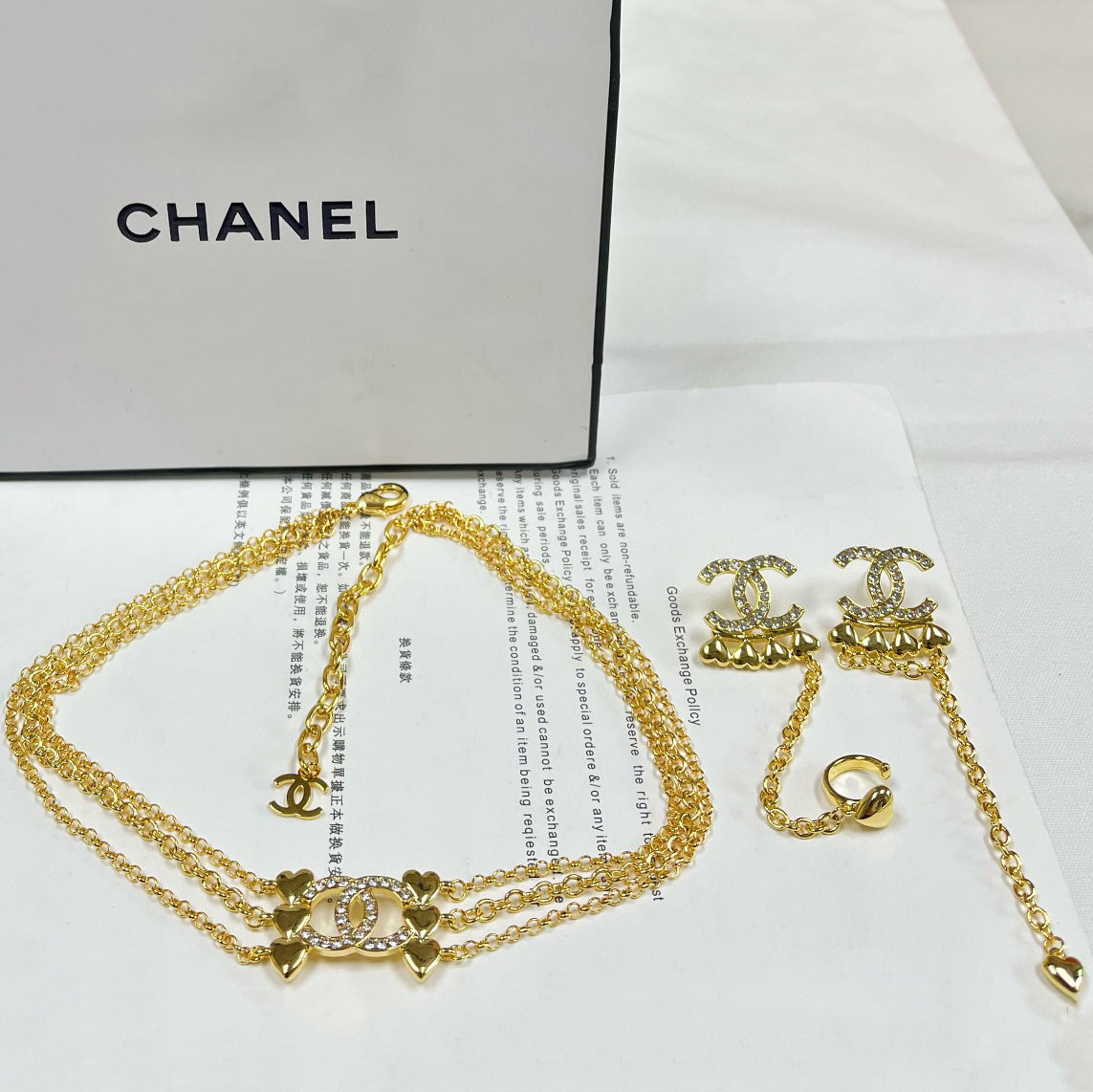 Conjunto de collar y pendientes de clip de diamantes de imitación de corazón de moda
