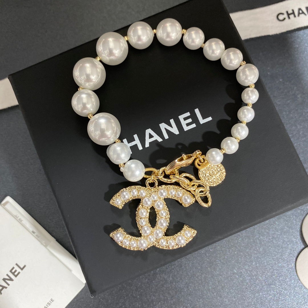 Elegante pulsera de perlas