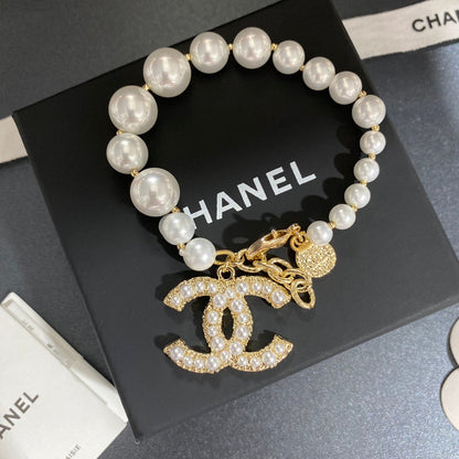 Elegante pulsera de perlas