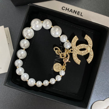 Elegante pulsera de perlas