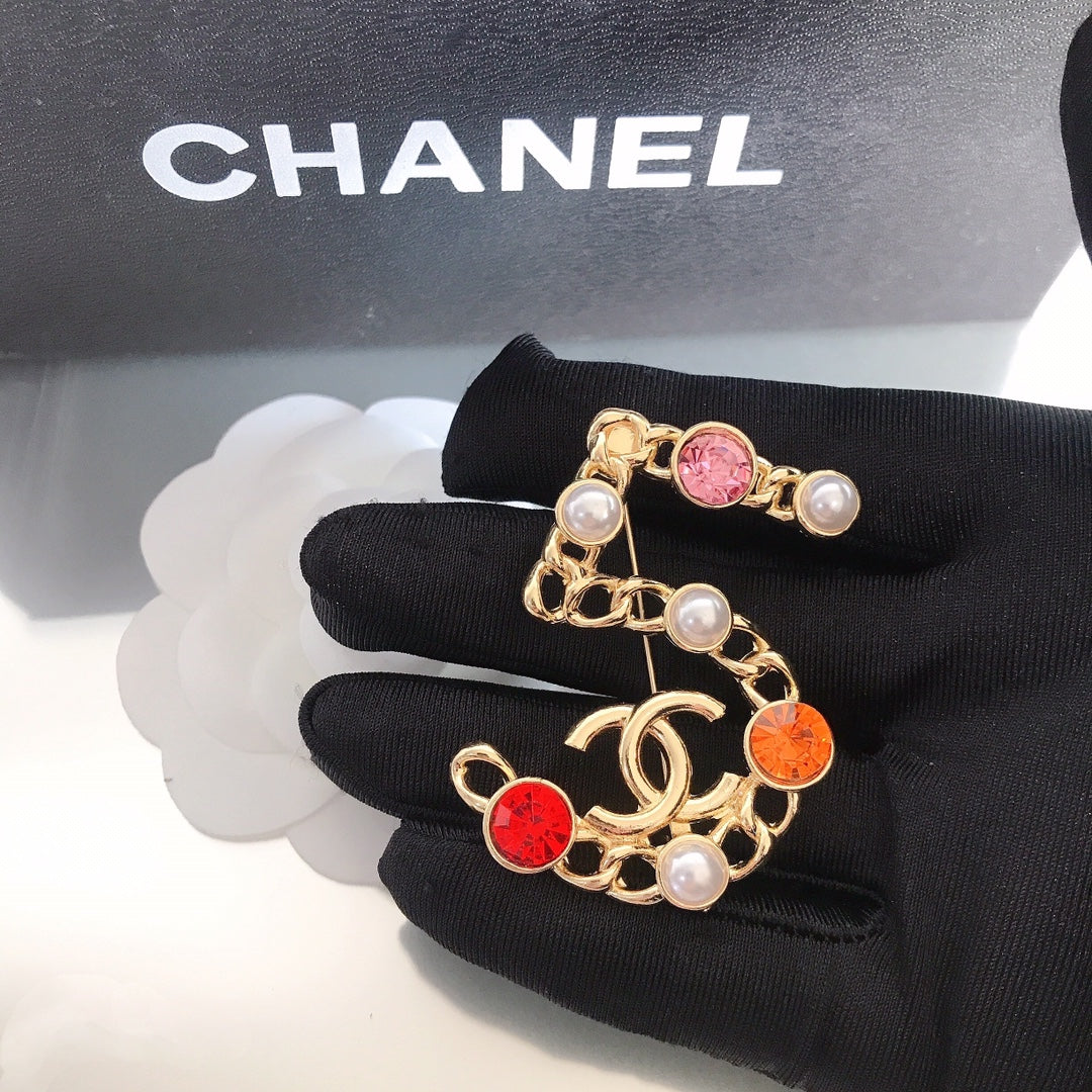 Broche Lucky 5 de perlas y diamantes