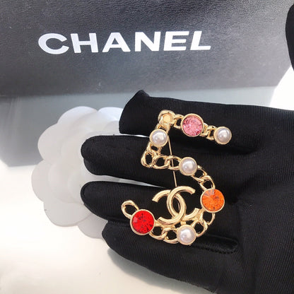 Broche Lucky 5 de perlas y diamantes
