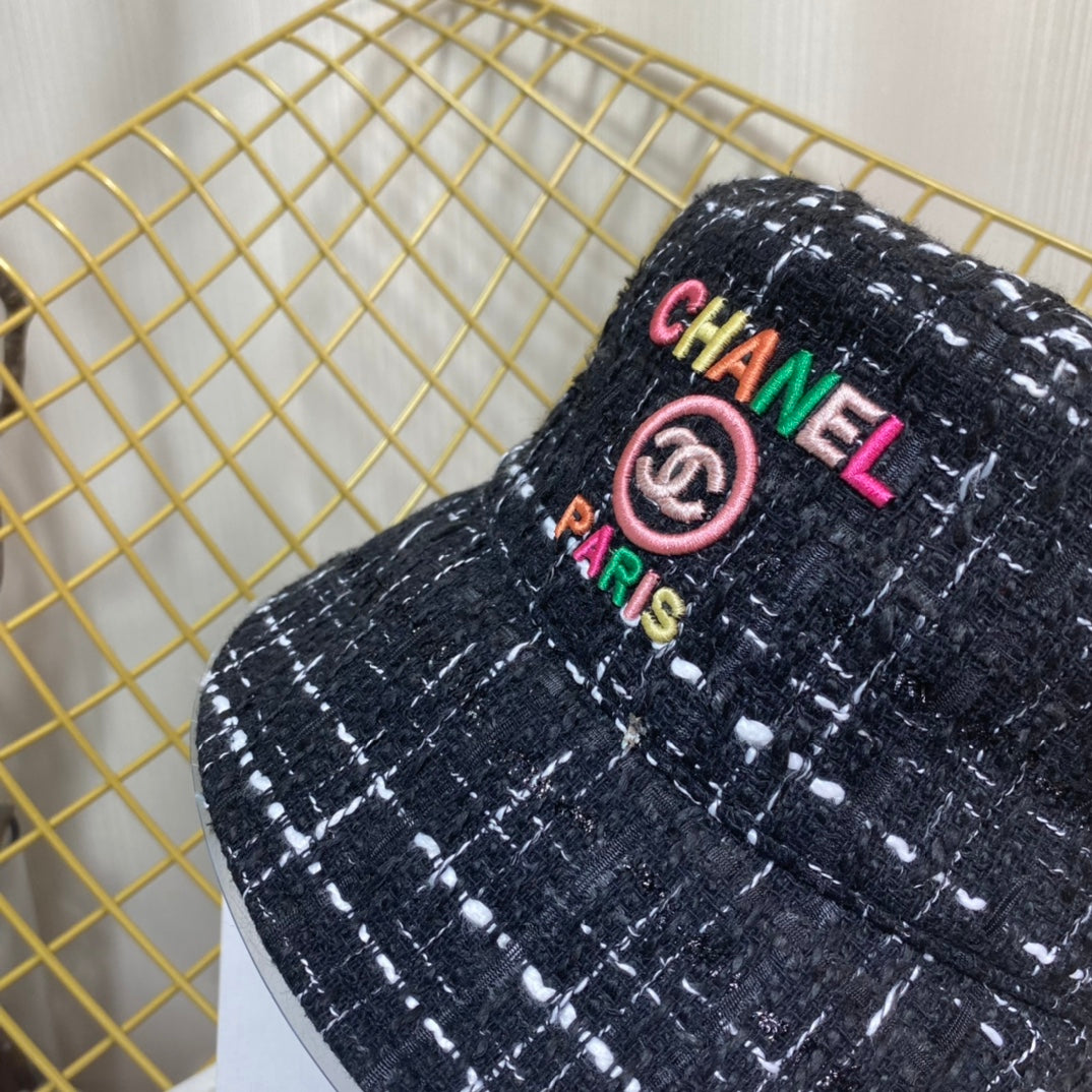 Sombrero de cubo bordado colorido de moda