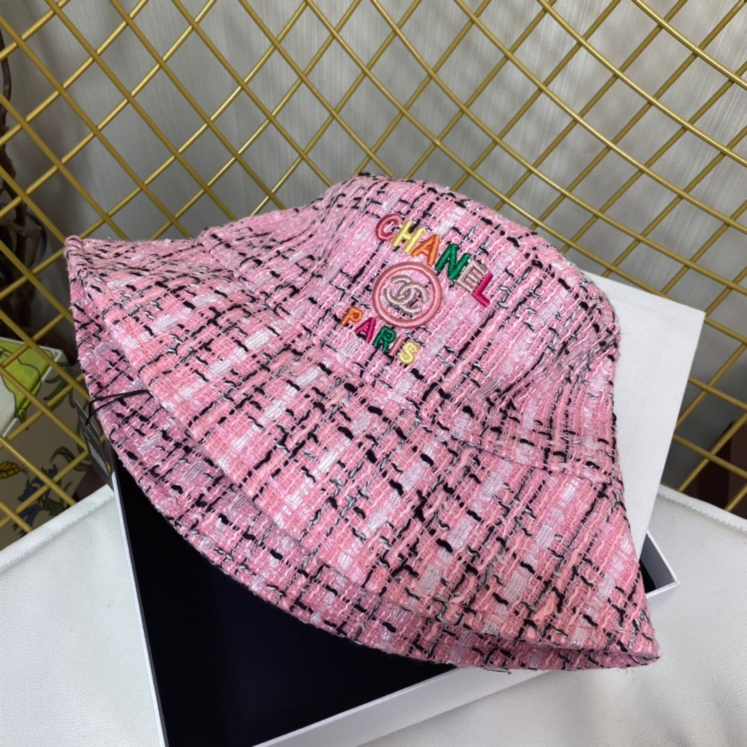 Sombrero de cubo bordado colorido de moda