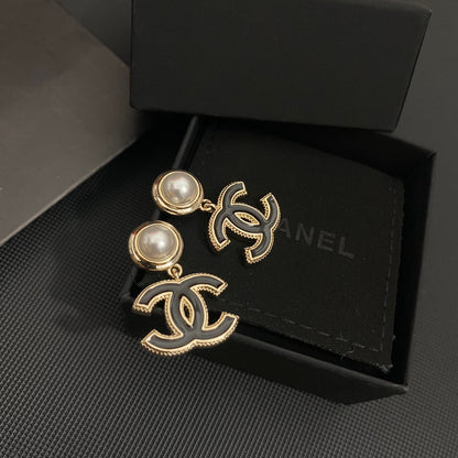 Pendientes de perlas de epoxi con carácter